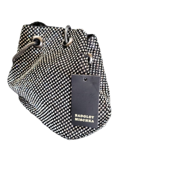 💕NWT BADGLEY MISCHKAJeweled Drawstring Bucket Bag💕 - Picture 4 of 7
